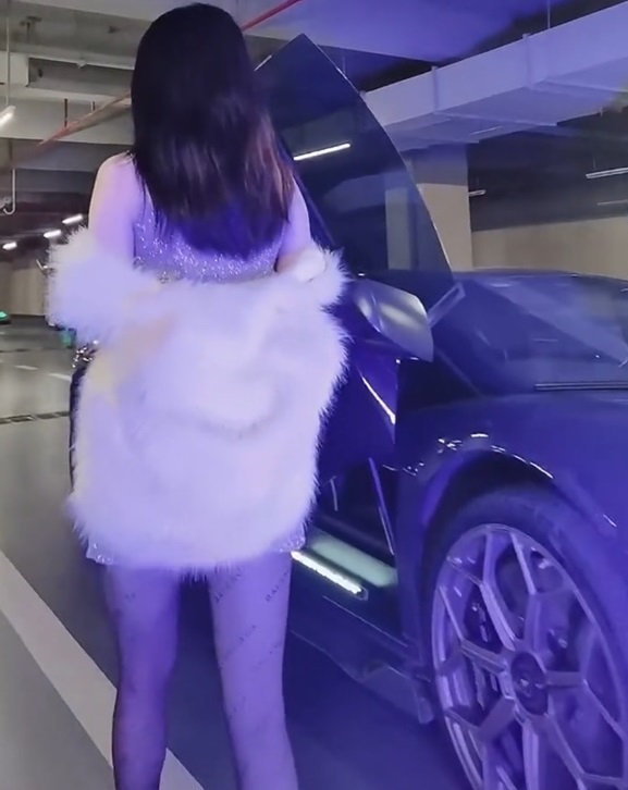 呆妹罕见露出全身照，造型美到让志勋吃醋：最近为啥不打游戏