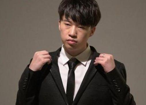 RNG已经跌落神坛？出价高却买不到选手，笑笑：小虎上单是个错误！