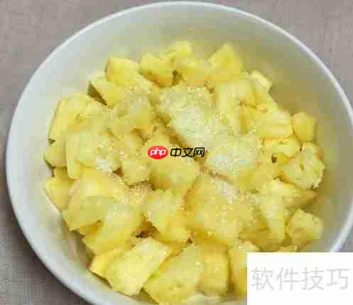 如何制作简易版菠萝派:快速上手的烘焙指南