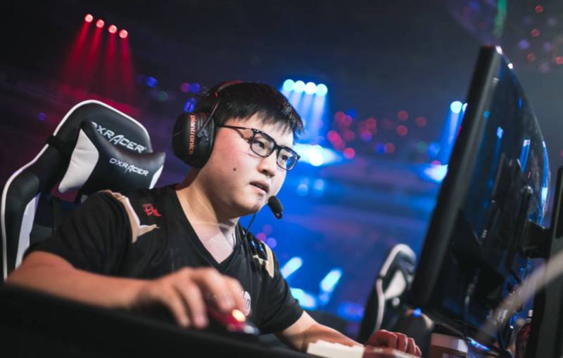 Uzi最佳接班人？三局胜场 三把MVP！Gala仍旧敢打敢拼