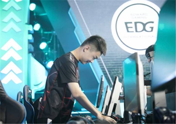 强者之间的“觥筹交错”，EDG季后赛须奋力一搏