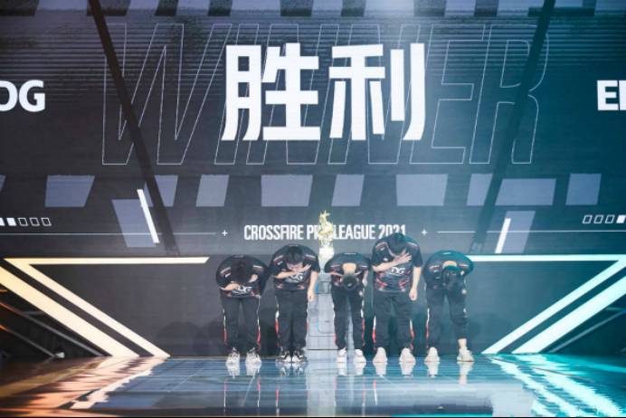 季后赛首秀力克强敌！EDG新老交替效果显著