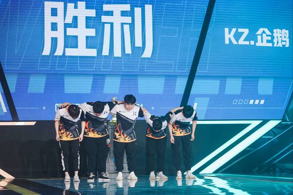 接二连三以下克上，AG、白鲨为何相继跌入败者组？