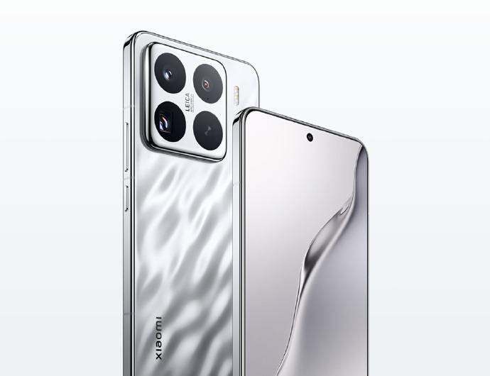 直屏回归,小屏当道,这是属于国产手机屏幕设计的 2025 年?