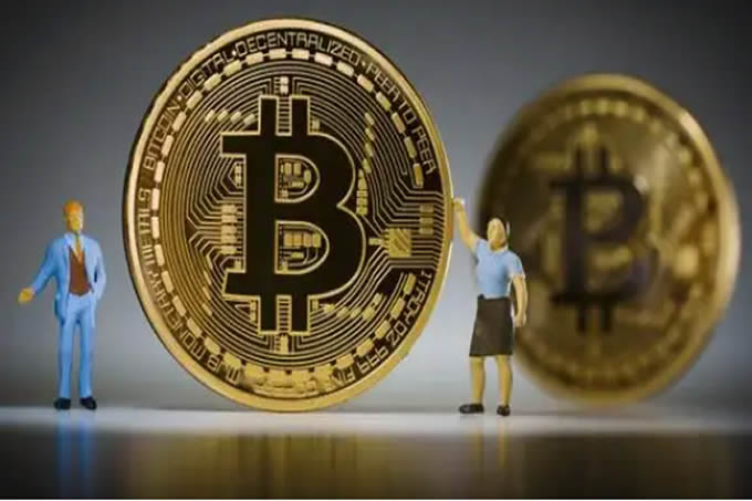 日本央行不升息维持0.25%利率!比特币站回10万美元