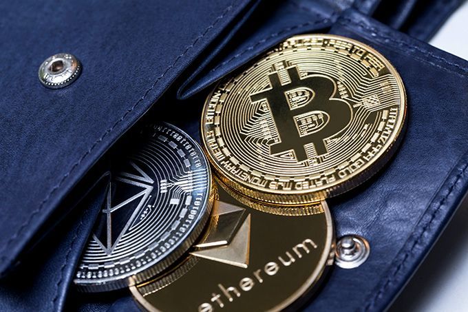 最好加密货币wallet：一个加密硬币满wallet。