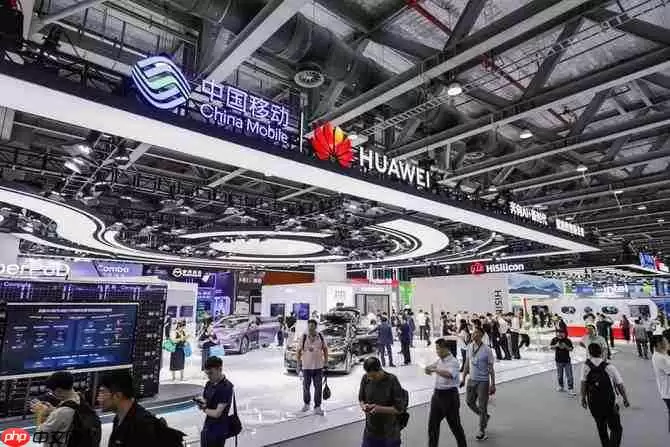 华为携多款明星产品闪耀2025中国移动大会：以技术创新定义智慧生活新范式