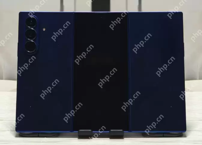 三星首款三折叠手机曝光:Galaxy Z TriFold 厚度或达15mm - 菜鸟下载