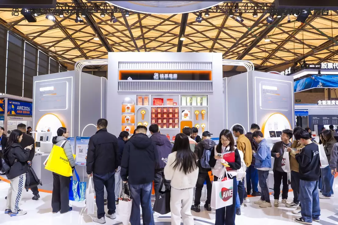 吹风机能吹起水瓶?快手 AWE 大舞台用三天直播把展会变成“测评现场”