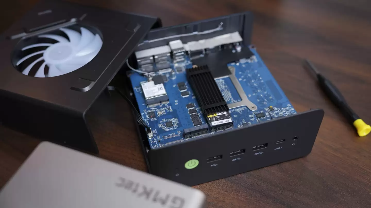 极摩客 EVO-T2S 迷你主机上市:搭载英特尔酷睿 Ultra X7 358H、64GB 内存 14999 元