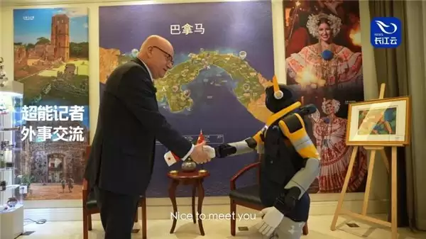 搭档真人记者,湖北机器人记者上岗全国两会了!