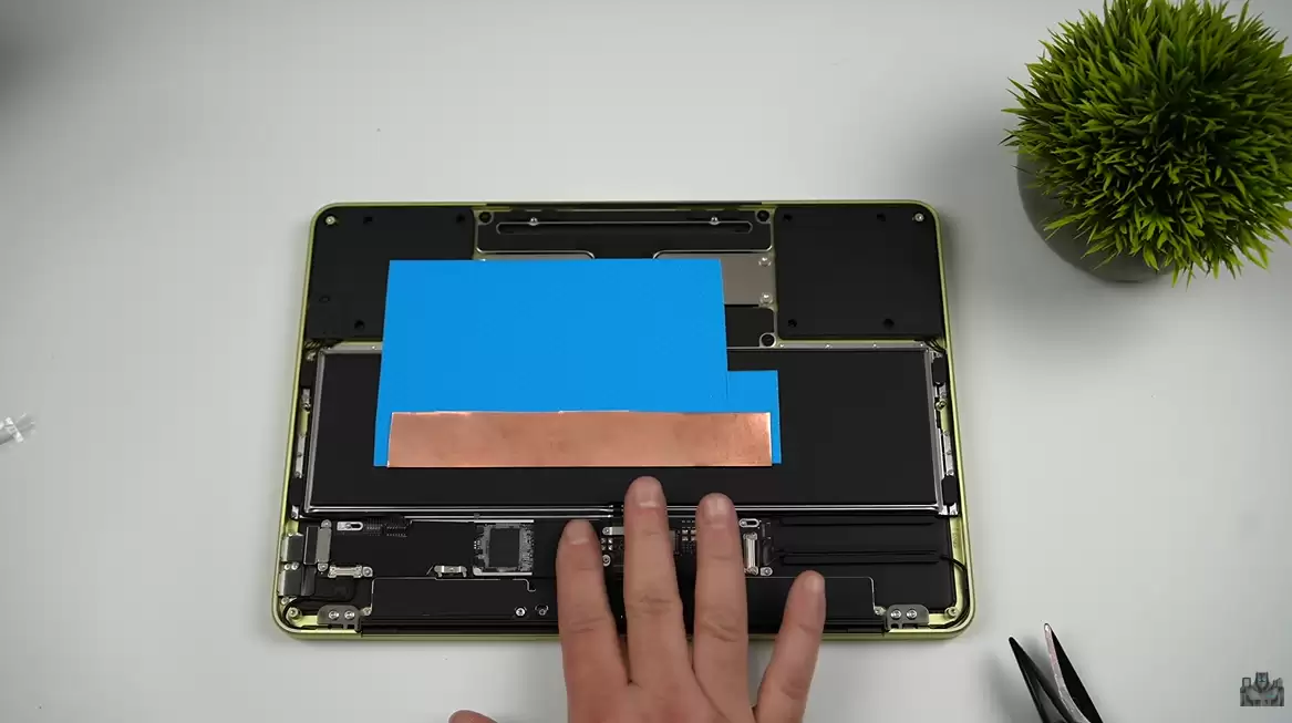 博主为苹果 MacBook Neo 改装水冷散热,单核性能暴涨 18.6%