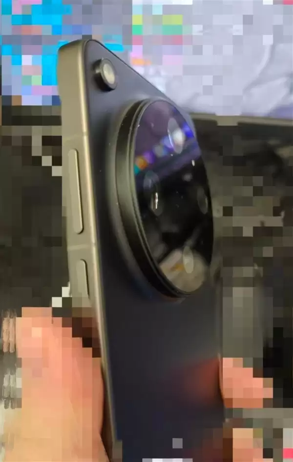 OPPO Find X9 Ultra真机偷跑：配史上最强长焦旗舰 后置相机模组厚度出众