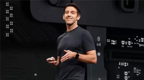 苹果筹备iPhone史上最大升级：首款折叠屏+20周年版齐登场