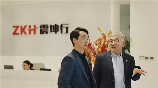 震坤行陈龙 × 刘润： MRO 行业的长期主义与规模化路径