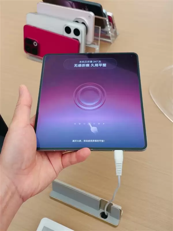 今日发布!OPPO Find N6抢先登陆线下门店 网友:这才叫无印良品