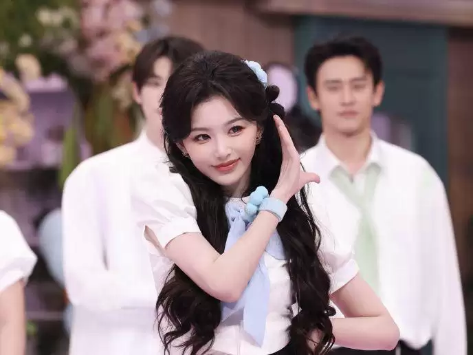 《逐玉》纯恨CP限时返场，邓凯和孔雪儿在《你好星期六》热舞撒糖