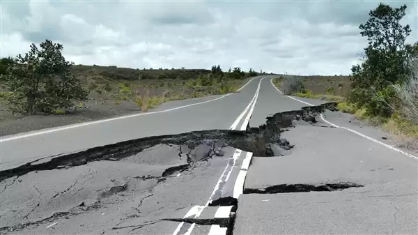 日本地震后海啸警报预计浪高3米 部分民众被要求立即避难逃生