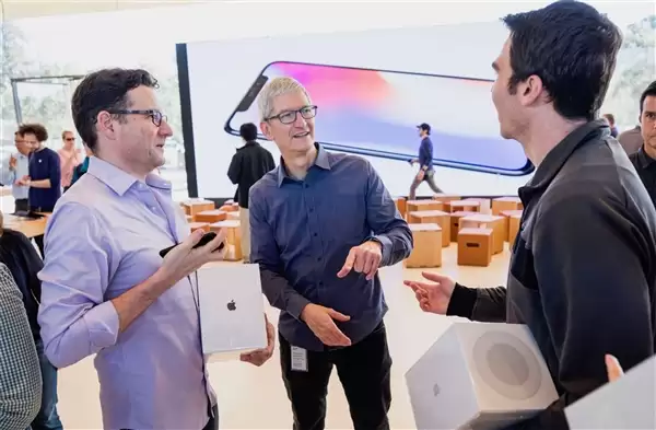 苹果突然宣布新任CEO！库克深情告别：没有辜负乔布斯临终遗愿