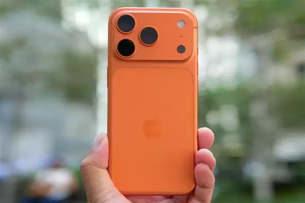 爱马仕橙谢幕！iPhone 18 Pro新配色偷跑：名为深樱桃色