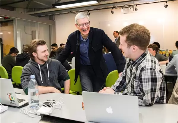 苹果突然宣布新任CEO！库克深情告别：没有辜负乔布斯临终遗愿