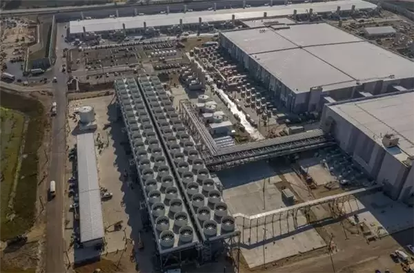 微软Fairwater AI数据中心提前上线：搭载数十万块GB200超级芯片