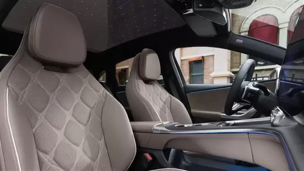 史上最运动的C级！奔驰C级纯电版全球首发：车内一块巨屏横贯前排