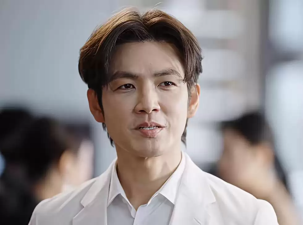 《蜜语记》碾压流量剧热度登顶，才知51岁钟汉良为何能演偶像男主