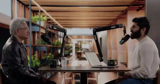 老黄可能开始焦虑了