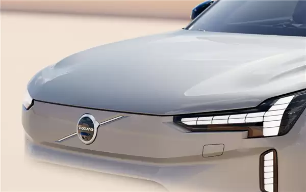 53.99万起 新款沃尔沃EX90预售：升级全铝底盘、800V高压平台