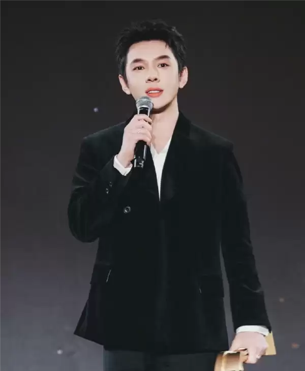 李佳琦哽咽宣布暂退直播 深夜发文回应：没有退休 缺席是去拍合伙人 