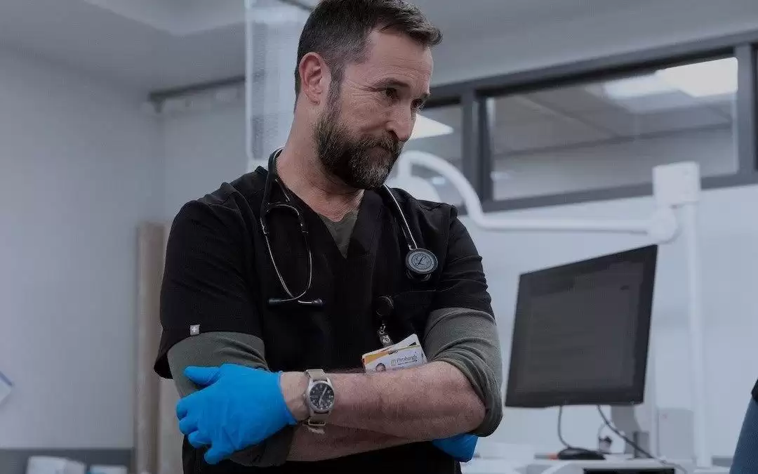 《匹兹堡》编剧埋了14集伏笔，Robby医生结局6种死法疯传