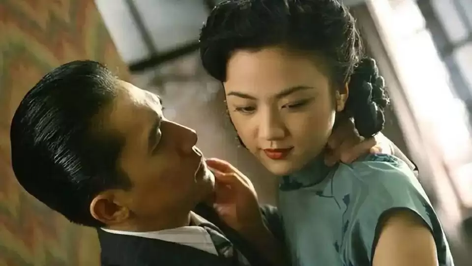 曾与汤唯同居3年，娶美女演员王玥婚姻很幸福