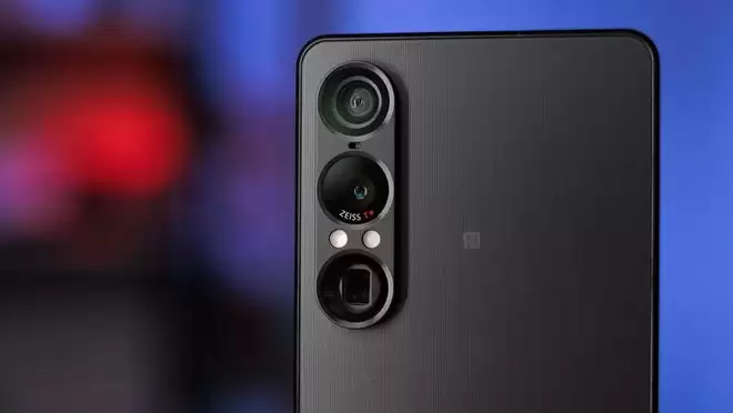 索尼Xperia 1 VIII手机渲染图曝光：背部改用矩形相机岛设计