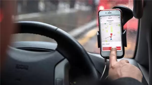 网约车司机高速上开辅助驾驶睡觉 乘客：睡了20多分钟 被吓惨