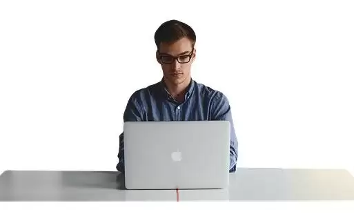 记忆不属于我：一部剧如何拆解创伤叙事