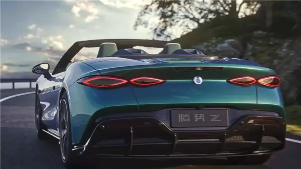 三电机超1000马力、零百2秒内！腾势Z软顶敞篷超跑官图发布