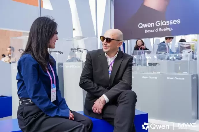阿里千问AI眼镜MWC2026全球首发，换电设计破解行业续航痛点