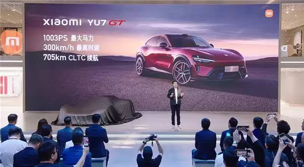 小米YU7 GT官图亮相：千匹马力极速300km/h，“车厘子”红配色吸睛