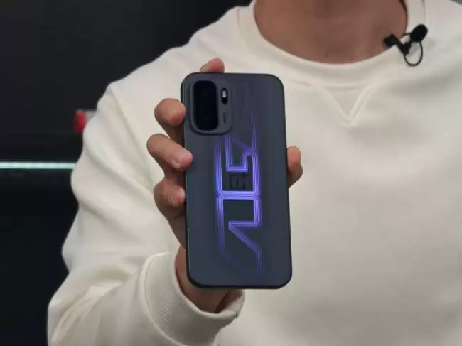 一加 Ace 6 至尊版「王牌觉醒」配色提前揭晓：新机搭载 165Hz 超高刷东方屏 本月见