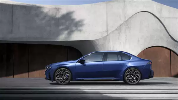 续航可破千公里！宝马新世代i3全球首发：内外焕然一新