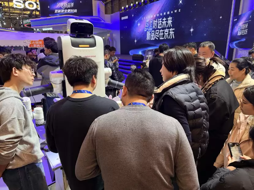 科技唤醒非遗，智造赋能消费电子：普罗宇宙携具身智能大白机器人重磅亮相 AWE 2026