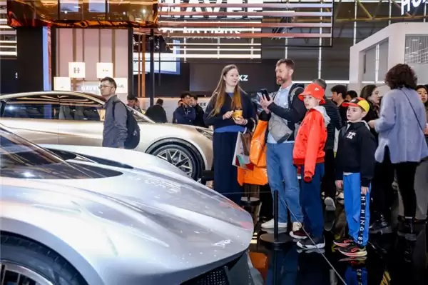 央视、张朝阳、36 氪等齐聚探路展台，全网刷屏热议“移动空间生态”