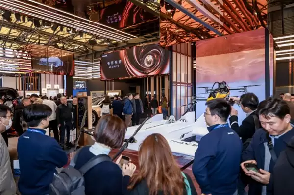 央视、张朝阳、36 氪等齐聚探路展台，全网刷屏热议“移动空间生态”