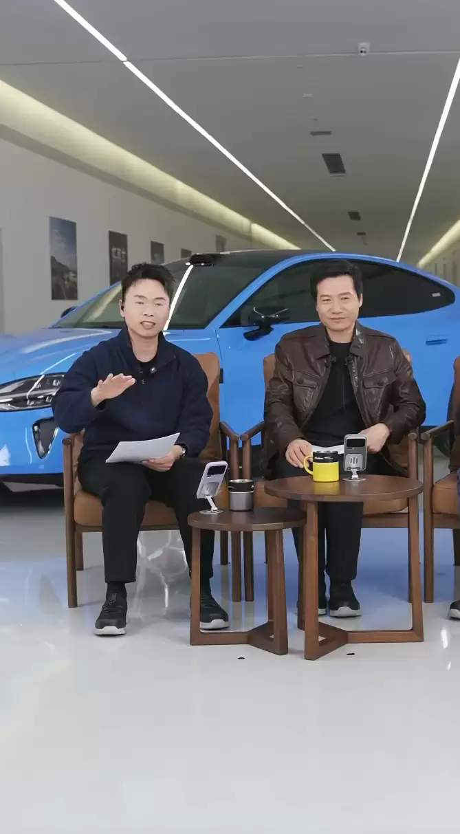 雷军：《GT7》游戏里收录了小米博物馆，有早期喝小米粥场景、历代小米手机模型