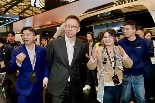 央视、张朝阳、36 氪等齐聚探路展台，全网刷屏热议“移动空间生态”