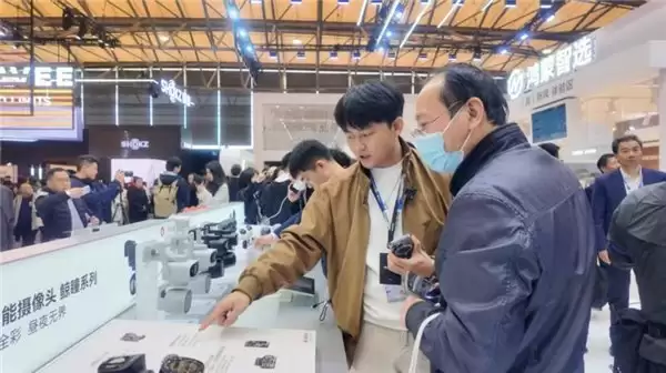 小豚当家携鲸瞳家族新品亮相华为 AWE 展台，解锁全场景人车家互联