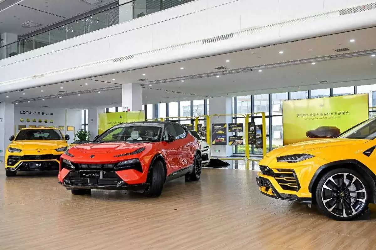 新能源时代逆袭：中国电混技术助力莲花FOR ME，性能碾压欧美豪车