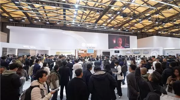 小豚当家携鲸瞳家族新品亮相华为 AWE 展台，解锁全场景人车家互联