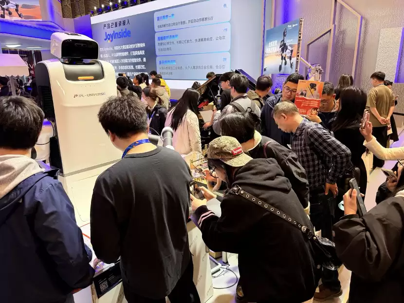 科技唤醒非遗，智造赋能消费电子：普罗宇宙携具身智能大白机器人重磅亮相 AWE 2026